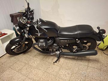 Moto Guzzi V7 III Stone 