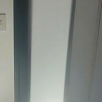 Insegna luminosa da terra