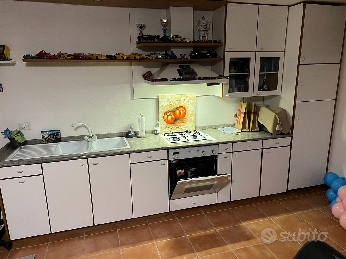 Cucina con ripiano in marmo - Arredamento e Casalinghi In vendita a Varese