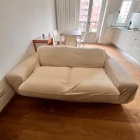 Divano con copri divano