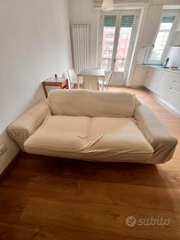 Divano con copri divano