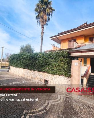 Ampia villa semi indipendente con spazi esterni