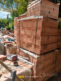 Materiale edile vario, pavimento, mattoni, ecc