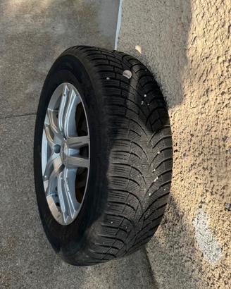 Gomme invernali Toyo Tires 215/65 R16