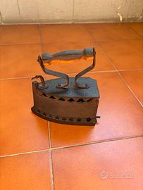 Ferro da stiro antico
