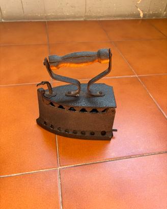 Ferro da stiro antico