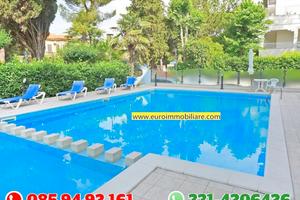 Bilocale centralissimo, fronte mare, con piscina