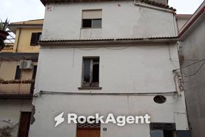 Casa indipendente di 70 m² con 3 locali e box auto