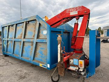Cassa scarrabile con gru fassi