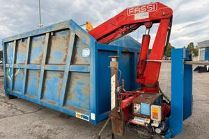 Cassa scarrabile con gru fassi