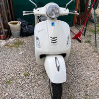 Piaggio Vespa 300 GTS - 2017