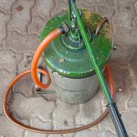 2 contenitori x olio e liquidi con pompa manuale 