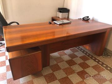 Scrivania Presidenziale+Armadio Vetrina Coordinato