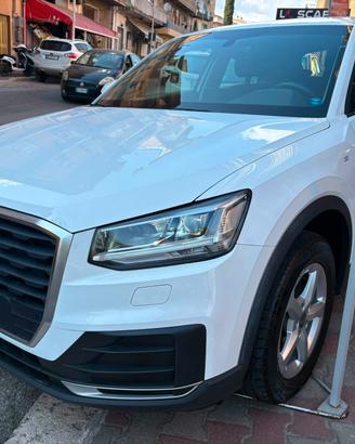 Audi Q2 30 TDI Business