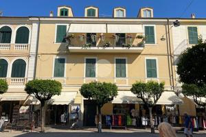 3 LOCALI A DIANO MARINA