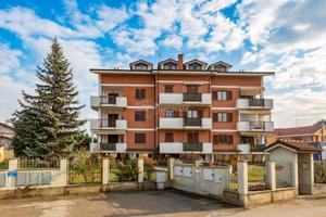 AMPIO TRILOCALE DI RECENTE COSTRUZIONE CON BOX AUT