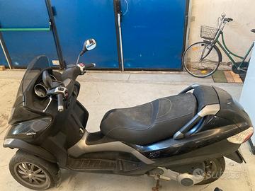 Piaggio Mp3 250