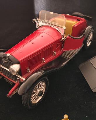 modellino in metallo auto ALFA Romeo metallo 1:18