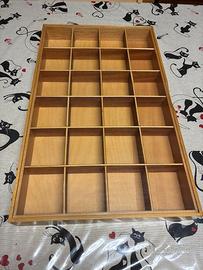 VETRINETTA ESPOSITIVA A 24 SCOMPARTI