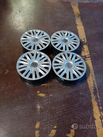Volkswagen Golf 7 cerchi con copricerchi di 15!!