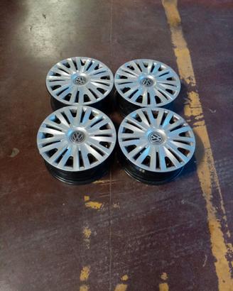 Volkswagen Golf 7 cerchi con copricerchi di 15!!