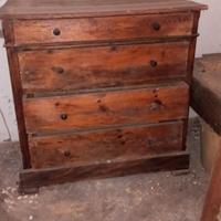 Antico comò da ripulire