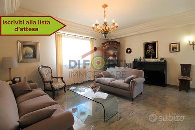 Appartamento Versatile di 200 mq in Zona Archimede