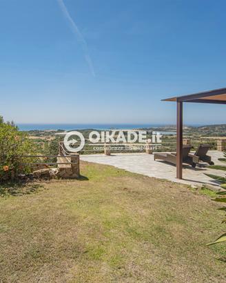 Chia - Villa con vista panoramica sulla baia