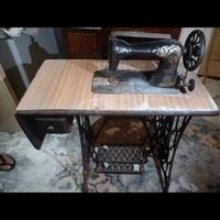 Antica macchina da cucire Singer