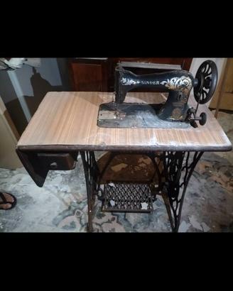 Antica macchina da cucire Singer
