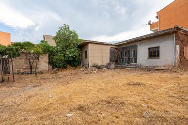 Rustico indipendente con giardino