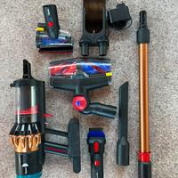 Dyson v16 pari al nuovo completo di accessori