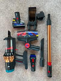 Dyson v16 pari al nuovo completo di accessori