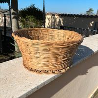 Cesto in vimini fatto a mano