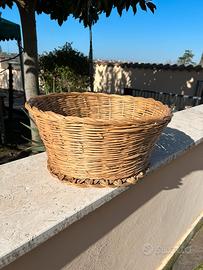 Cesto in vimini fatto a mano