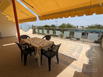 1-10 agosto: fronte mare con terrazzo e p.auto