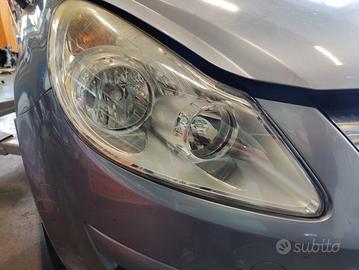 Proiettore destro OPEL CORSA D del 2009