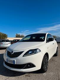 Lancia Ypsilon 1.0 FireFly S&S Hybrid Alberta F