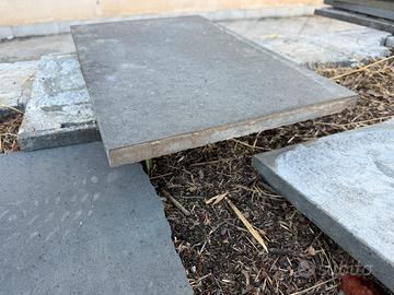 Lastre di pietra lavica dell’etna