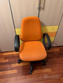 Sedia da scrivania girevole da ufficio arancione