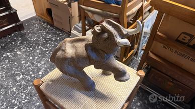 Statua elefante in pietra