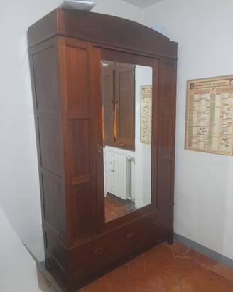 Armadio antico in legno massello con specchio
