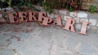 lettere vintage terracotta Impruneta 