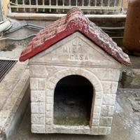 Cuccia in cemento da giardino per cani 