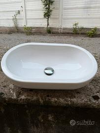 Lavandino in ceramica bianco