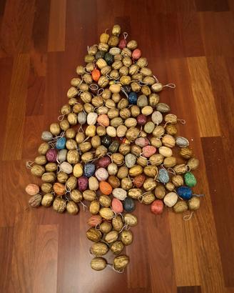 noci colorate per albero di Natale