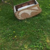 antica carrozzina in legno