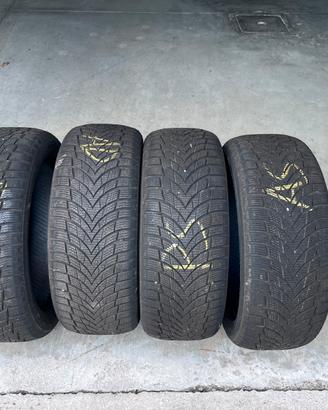 GOMME INVERNALI 215/55 r 17 95v
