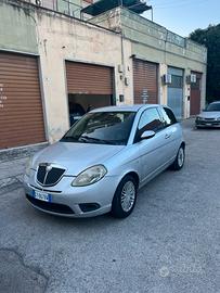 Lancia y