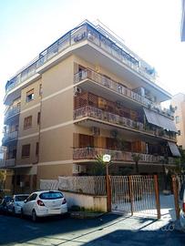 BALDO DEGLI UBALDI TRILOCALE ARREDATO Con TERRAZZO